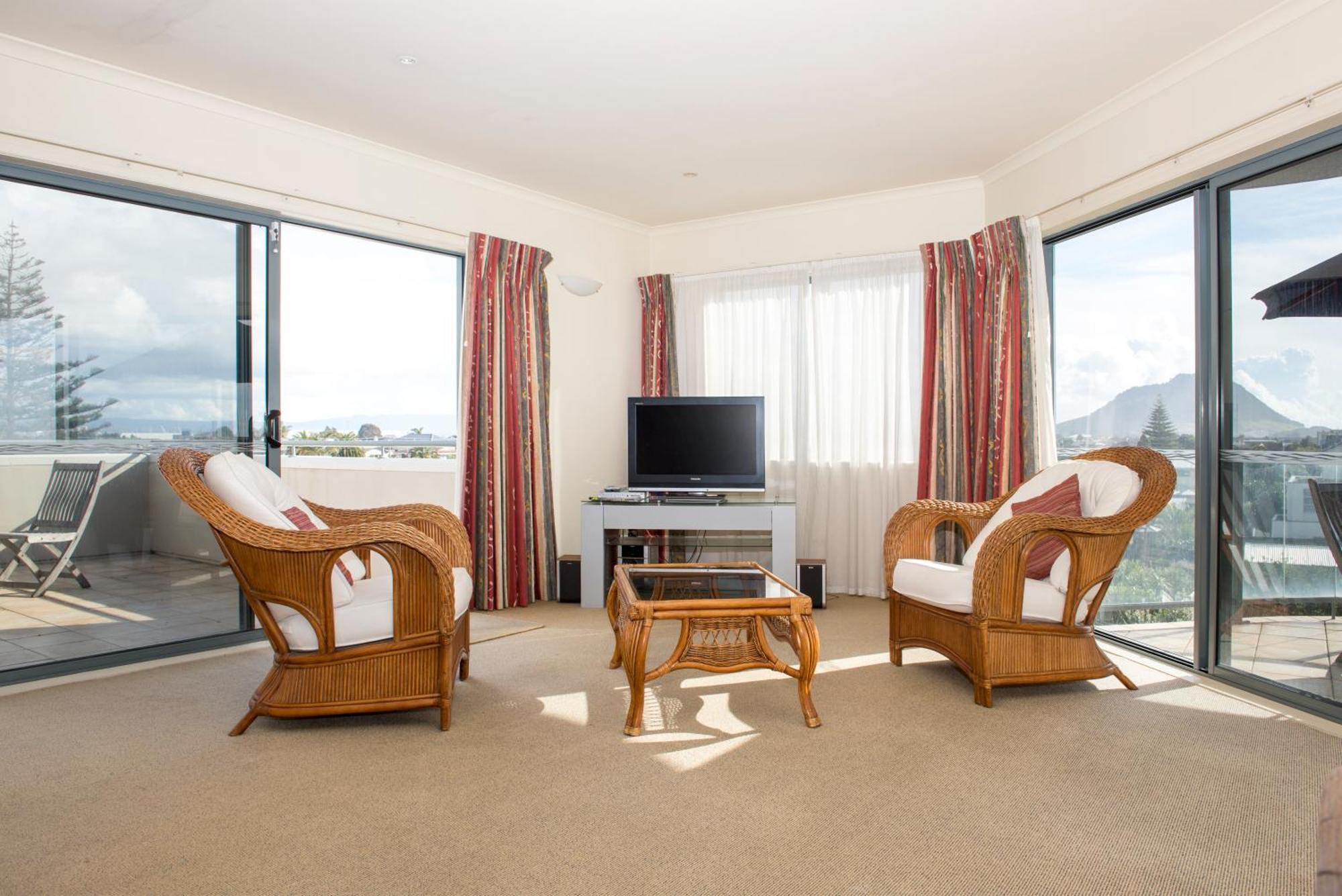 The Reef Beachfront Apartments Mount Maunganui Room photo