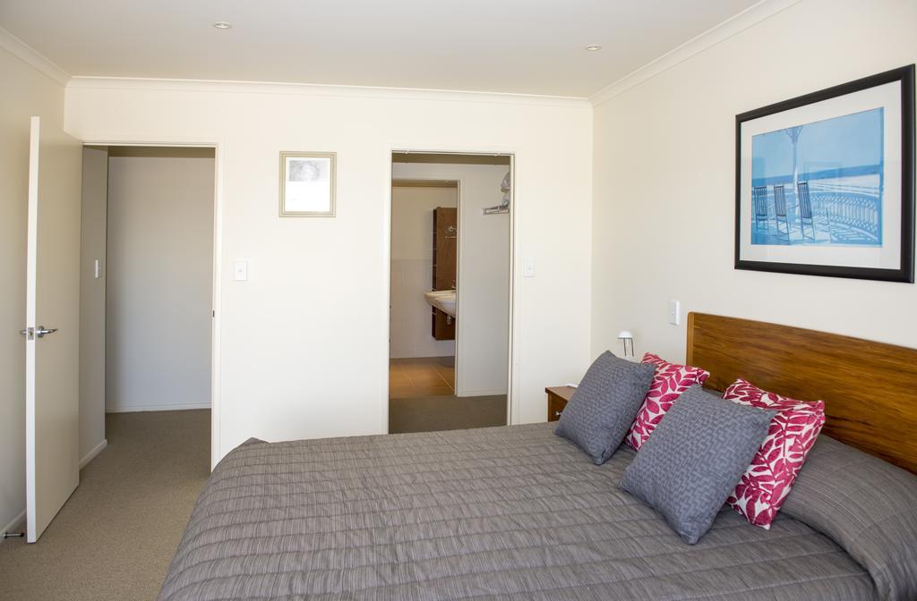 The Reef Beachfront Apartments Mount Maunganui Room photo