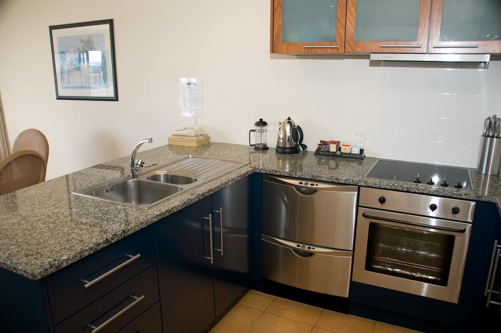 The Reef Beachfront Apartments Mount Maunganui Room photo