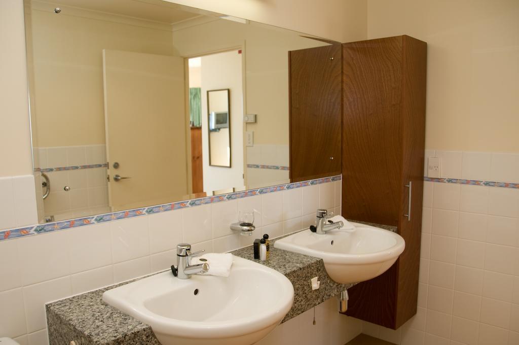 The Reef Beachfront Apartments Mount Maunganui Room photo