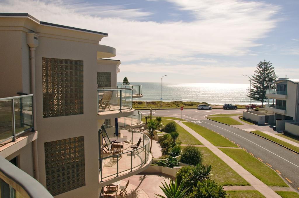 The Reef Beachfront Apartments Mount Maunganui Room photo